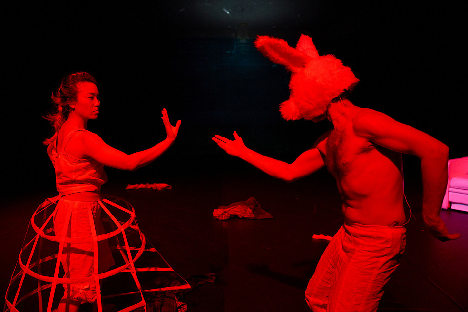 Pin-Chen Hsu und Borys Jaźnicki in „Who’s A?“, Foto: Nils Heck