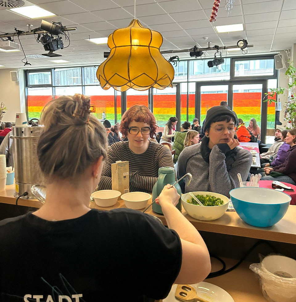 Im Kleinen Haus gab es Suppe, Tee und Kaffee