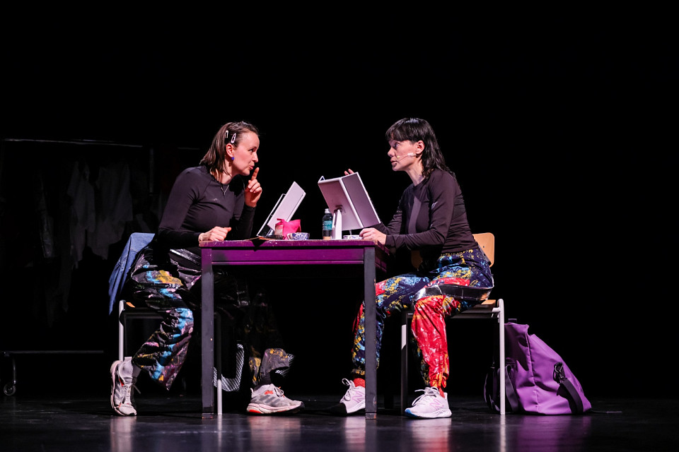 Hannah Dewor und Amelia Uzategui Bonilla in „Tanzselfies #unfiltered“, Foto: De-Da Productions