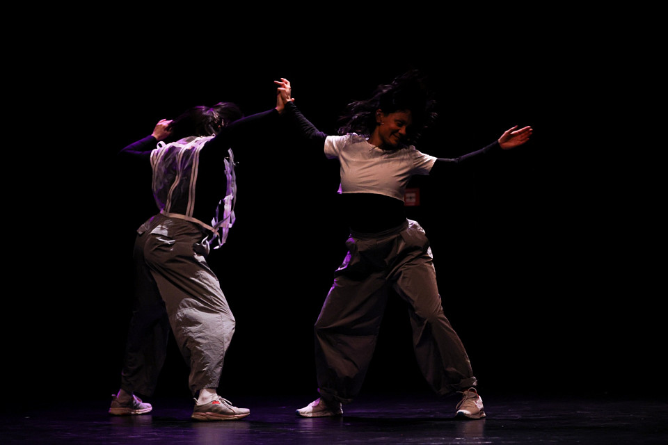 Hannah Dewor und Amelia Uzategui Bonilla in „Tanzselfies #unfiltered“, Foto: De-Da Productions
